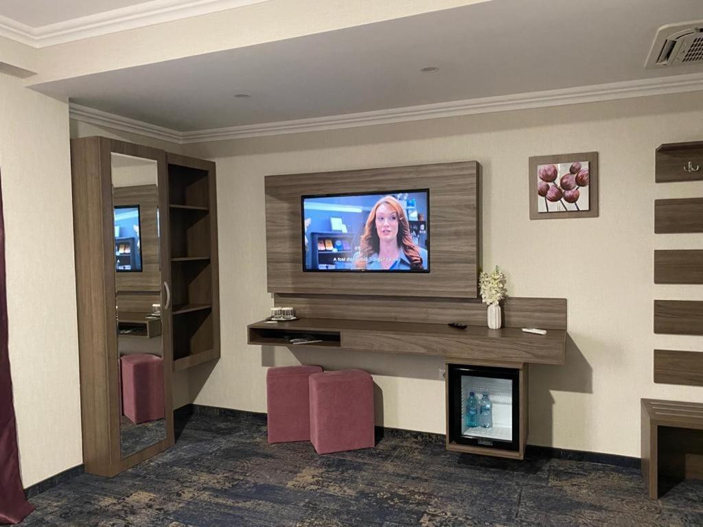 Hotel Yarus Plus Плоєшті Екстер'єр фото