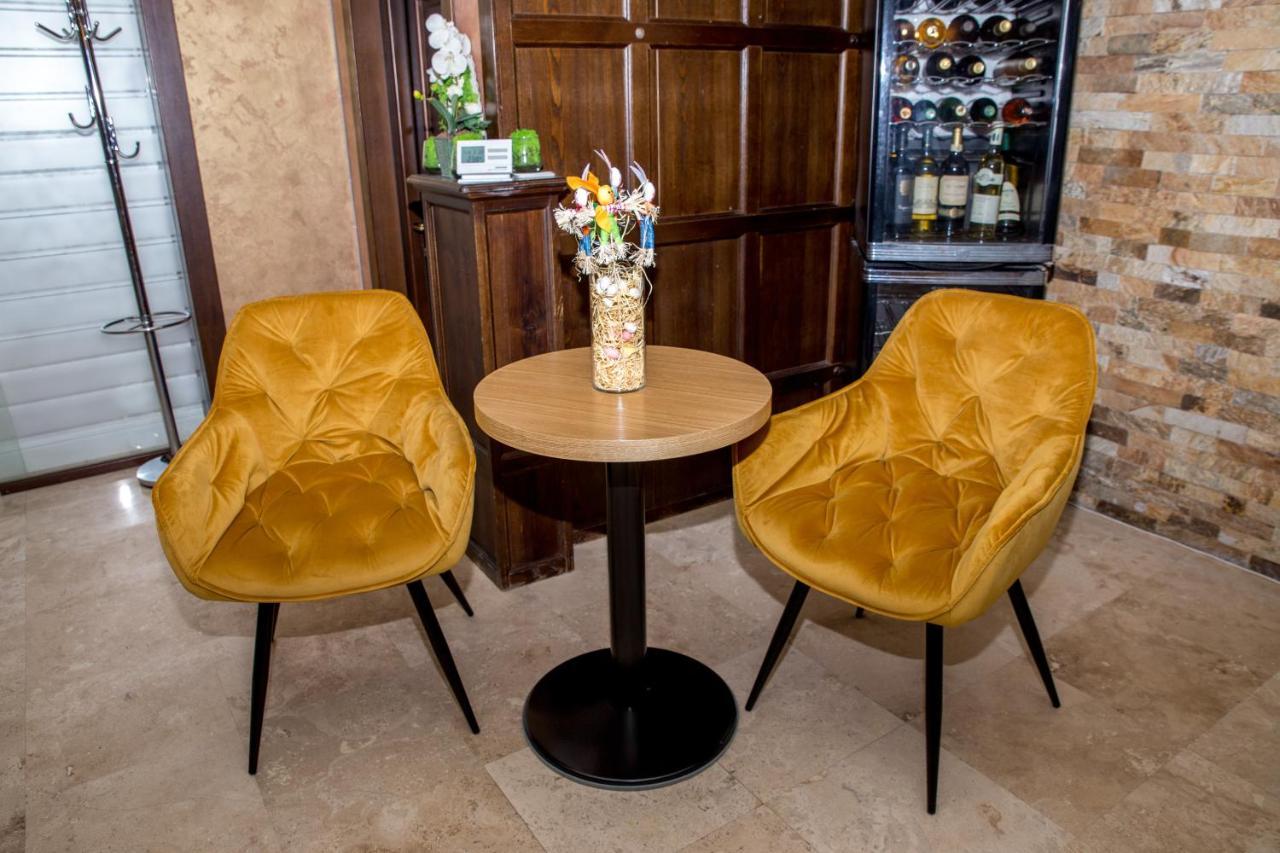 Hotel Yarus Plus Плоєшті Екстер'єр фото