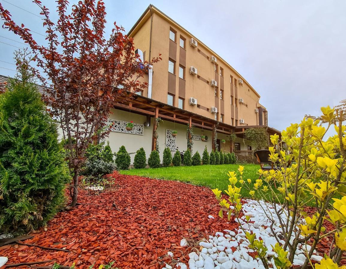 Hotel Yarus Plus Плоєшті Екстер'єр фото