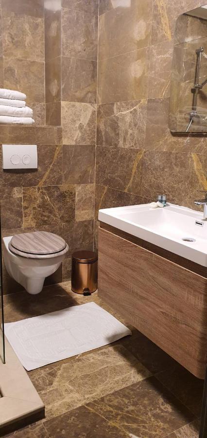 Hotel Yarus Plus Плоєшті Екстер'єр фото