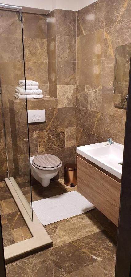 Hotel Yarus Plus Плоєшті Екстер'єр фото