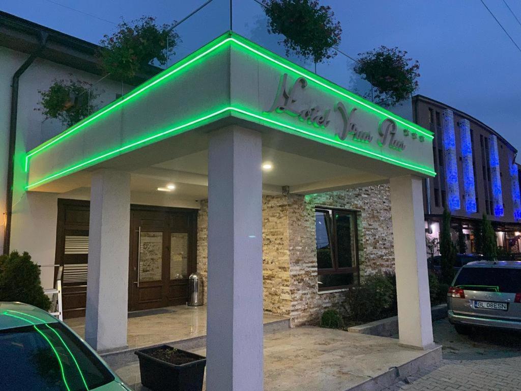 Hotel Yarus Plus Плоєшті Екстер'єр фото