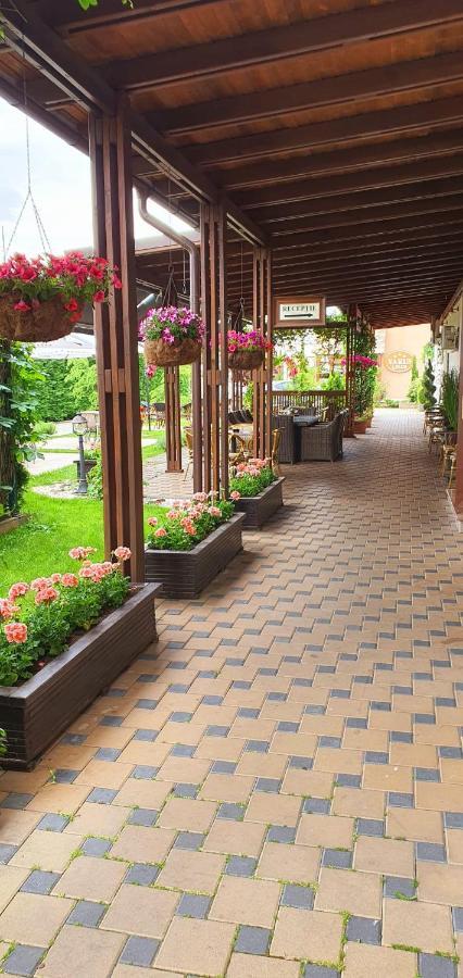 Hotel Yarus Plus Плоєшті Екстер'єр фото
