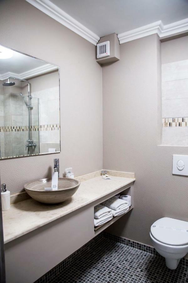 Hotel Yarus Plus Плоєшті Екстер'єр фото