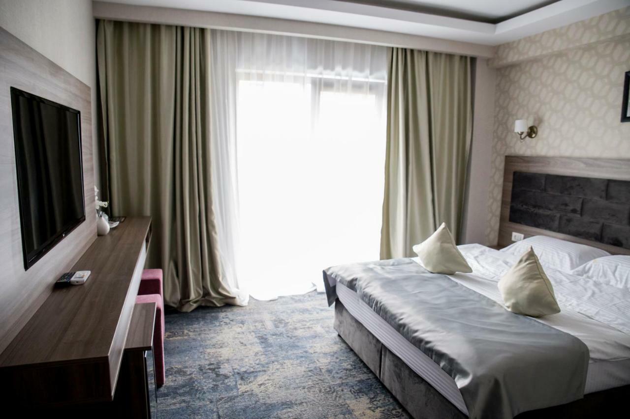 Hotel Yarus Plus Плоєшті Екстер'єр фото