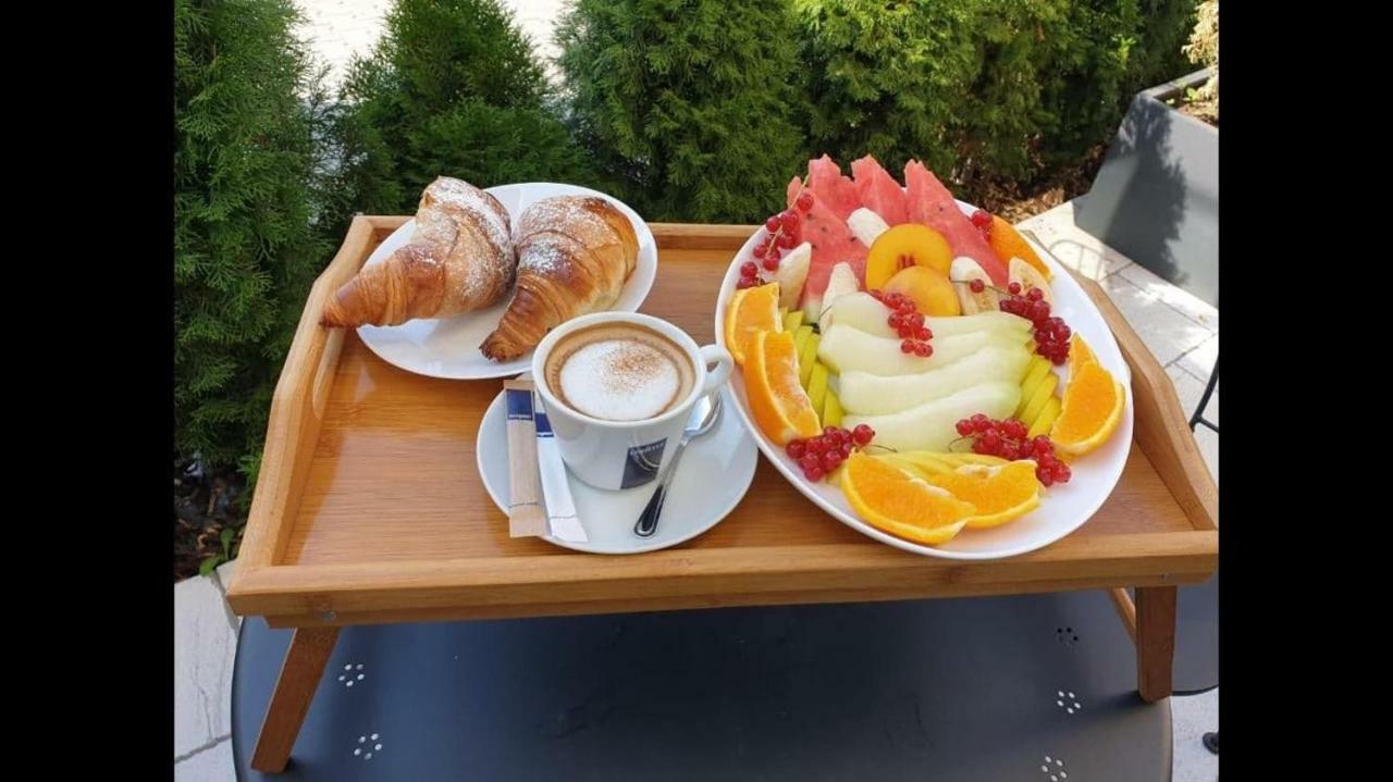 Hotel Yarus Plus Плоєшті Екстер'єр фото