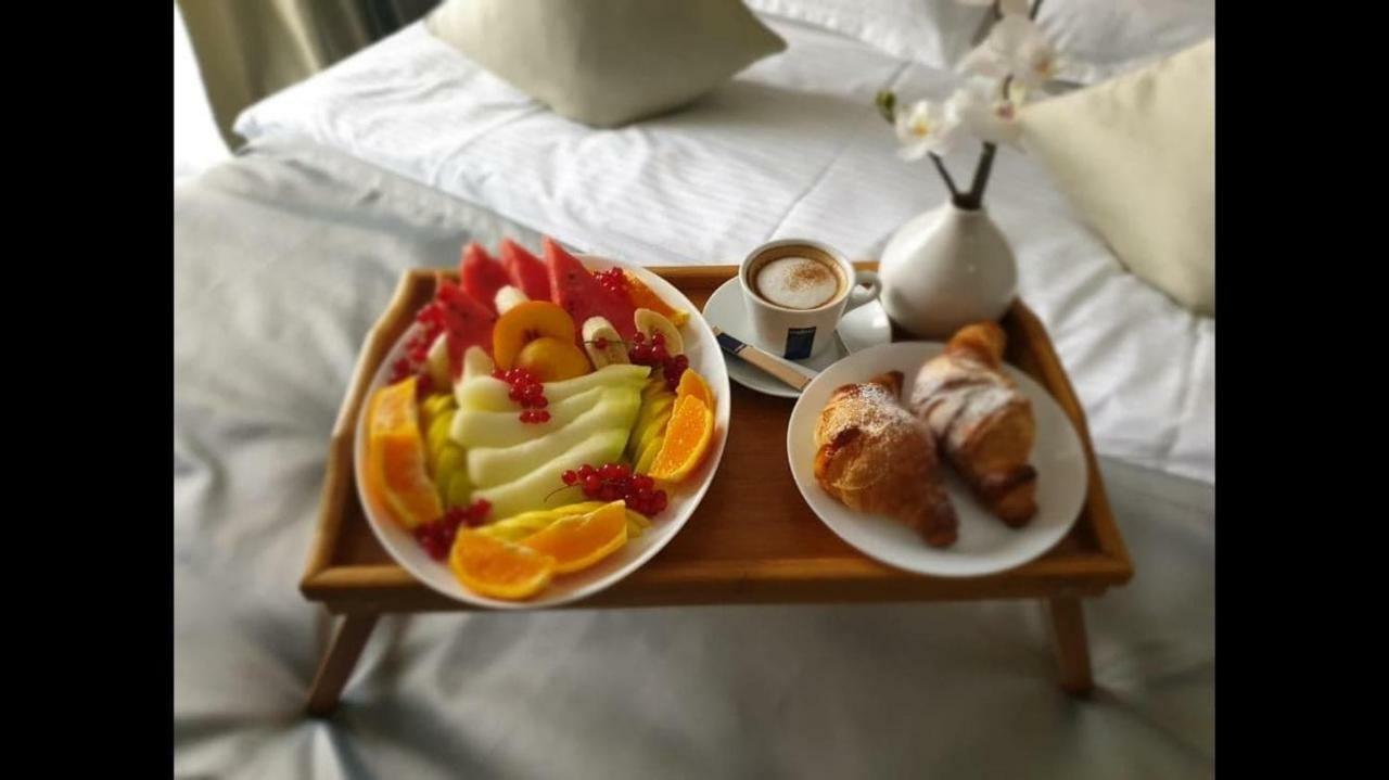 Hotel Yarus Plus Плоєшті Екстер'єр фото