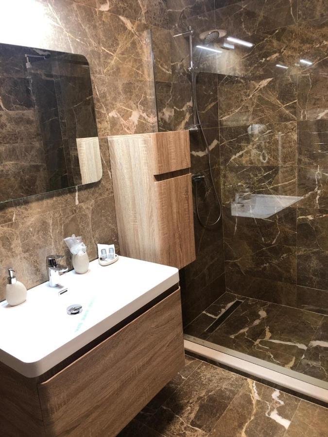 Hotel Yarus Plus Плоєшті Екстер'єр фото