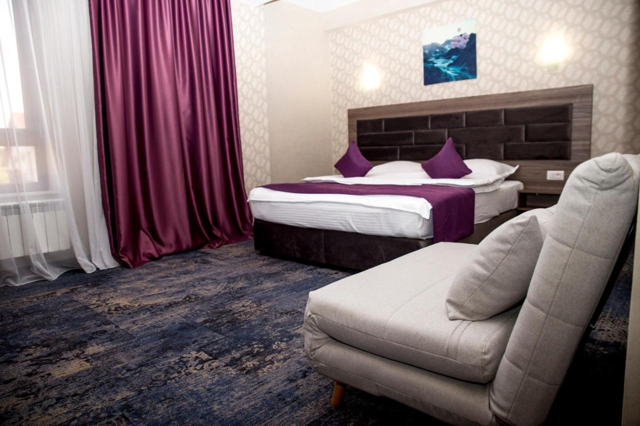 Hotel Yarus Plus Плоєшті Екстер'єр фото