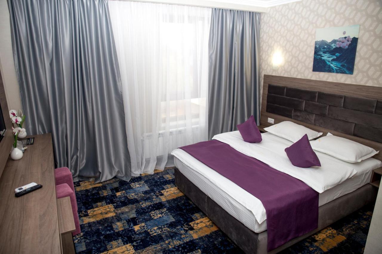 Hotel Yarus Plus Плоєшті Екстер'єр фото