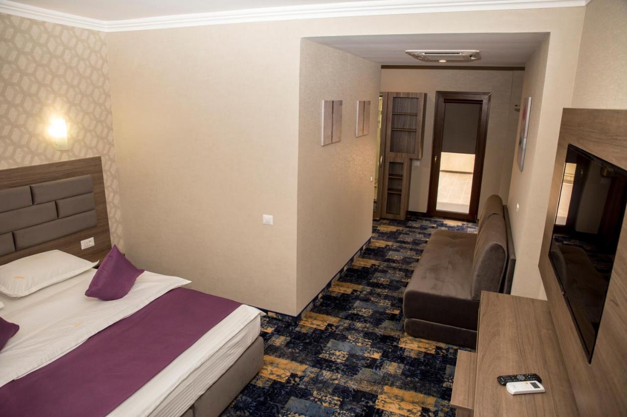 Hotel Yarus Plus Плоєшті Екстер'єр фото
