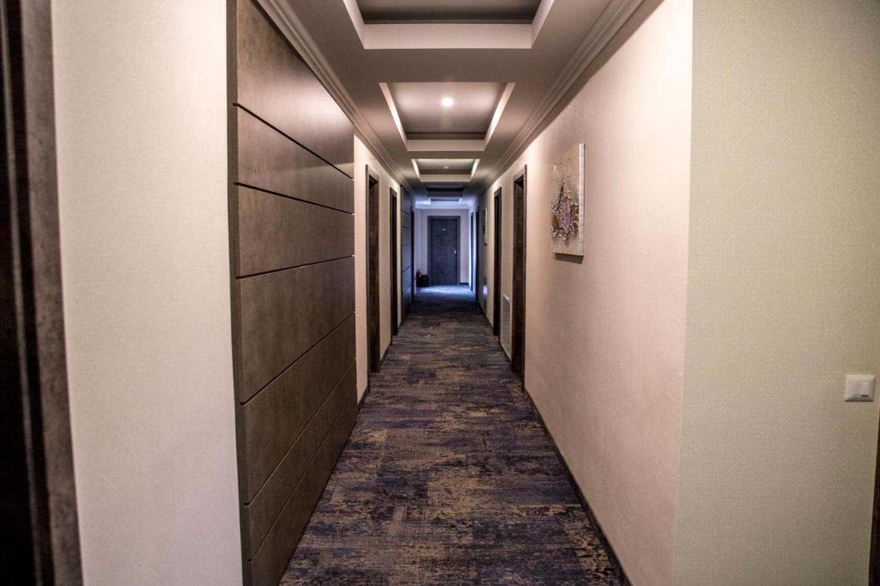 Hotel Yarus Plus Плоєшті Екстер'єр фото