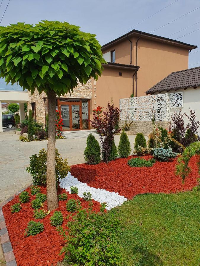 Hotel Yarus Plus Плоєшті Екстер'єр фото
